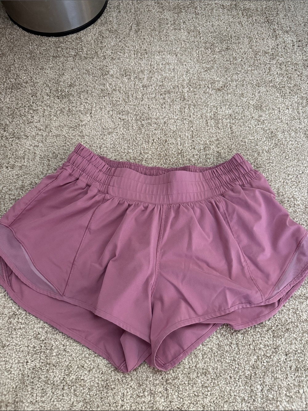 Lululemon Hotty Hot Low-Rise Lined Short 2.5” Velvet Dust Size 6